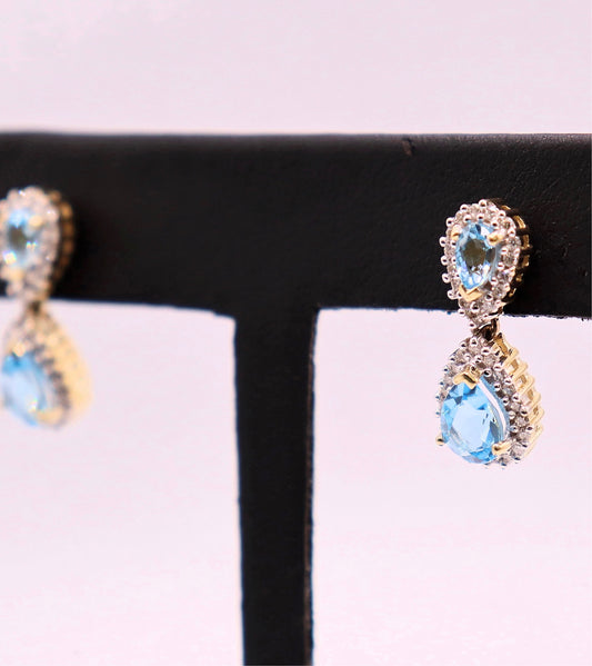 Boucles d’oreilles en or avec topazes bleues et diamants