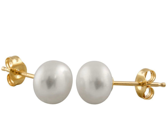 Earrings in gold with pearls