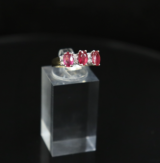 Bague trinité avec rubis et diamants