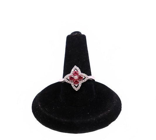 Bague en or blanc avec diamants et rubis de laboratoire